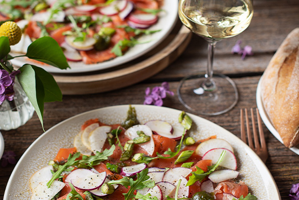 Grüner Veltliner und ein bunter Salat